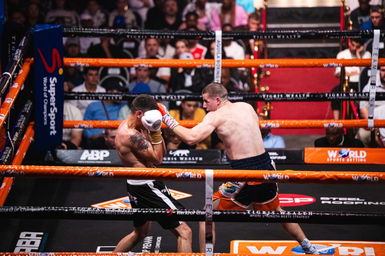 01 NOV 2025 - AQUILA BOXING PROMOTIONS 04 -  -Sandton Mayhem - The Galleria, Johannesburg, South Africa (Photo by EFC WORLDWIDE / Roarke Bouffe )